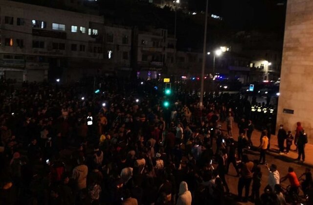 تظاهرات شبانه اردنی‌ها برای برکناری دولت/ تشکیل کمیته تحقیقات و طرح پیشنهاد استیضاح کابینه