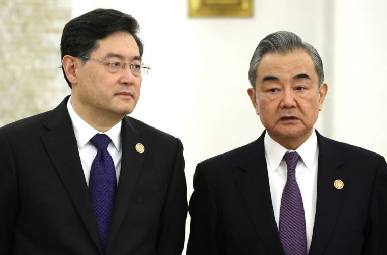«وانگ یی» بار دیگر وزیر خارجه چین شد/«کین گانگ»وزیر خارجه گمشده عزل شده بود.